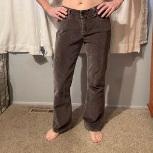 Women’s Levi’s brown corduroy pants